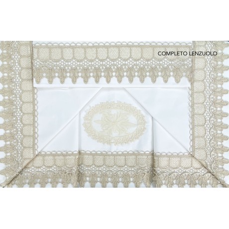 Laken und Tagesdecke mit ecrufarbener Makramee-Spitze, ideal als Brautgeschenk