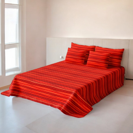 Rote gesteppte Tagesdecke