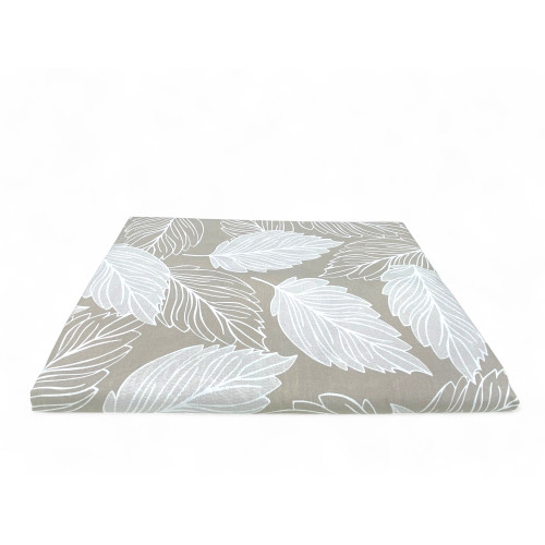 Dettaglio tessuto cotone beige con motivo foglie del telo arredo copritutto
