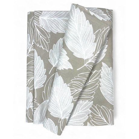 Funda de hoja beige utilizada como funda de sofá