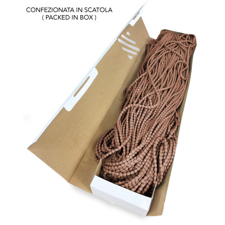 Tenda marrone confezionata in scatola, pronta per il montaggio