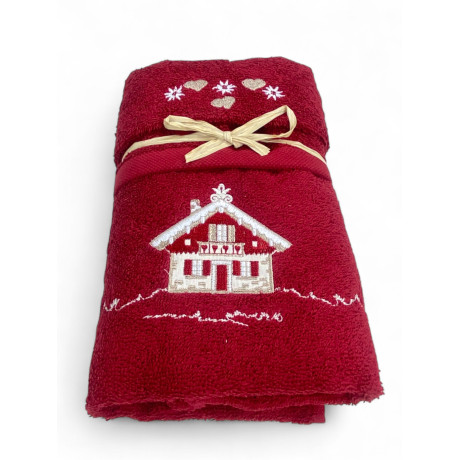 Toalla burdeos con bordado de chalet tirolés y corazones beige en estilo montañés