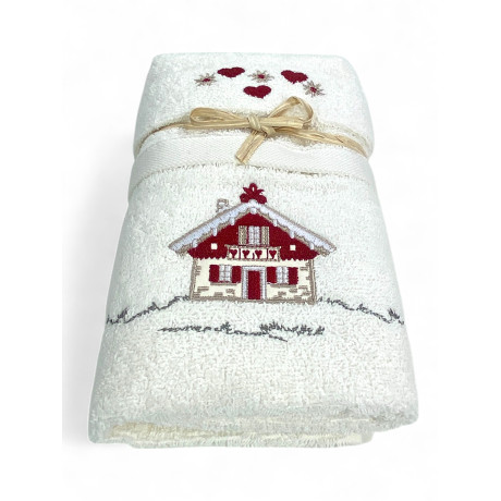 Toalla color crema Tirol con chalet y corazones rojos bordados en estilo montaña