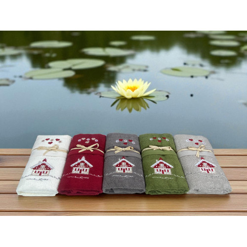 Grünes Tiroler Handtuch Geschenkset mit Chalet-Stickerei - Made in Italy