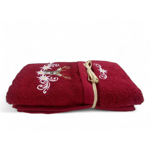 Conjunto de baño rojo burdeos con ciervo, bordados blancos y detalles tirolés